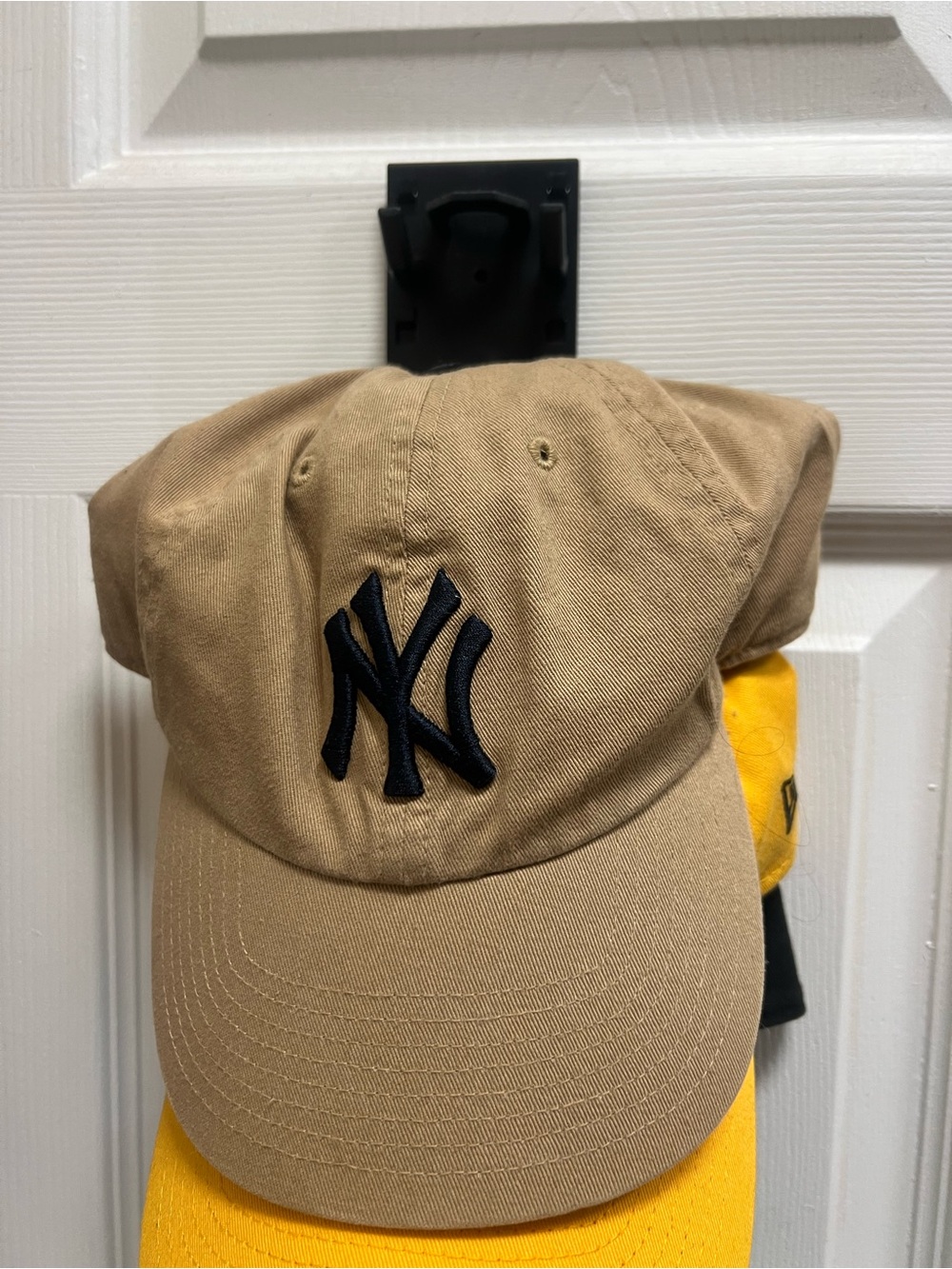 New York Yankees Tan Baseball Cap - Navy Logo